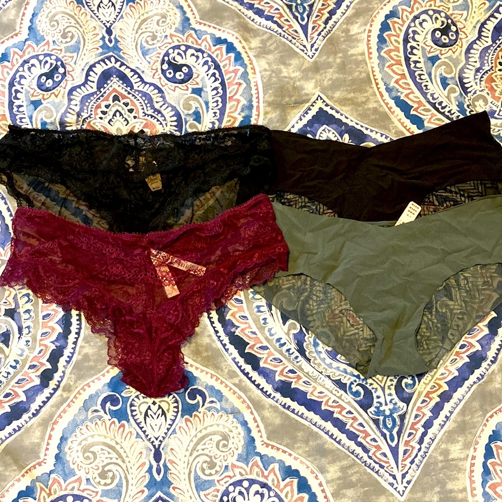 Lot of 4 Victorias Secret Panties Size Large